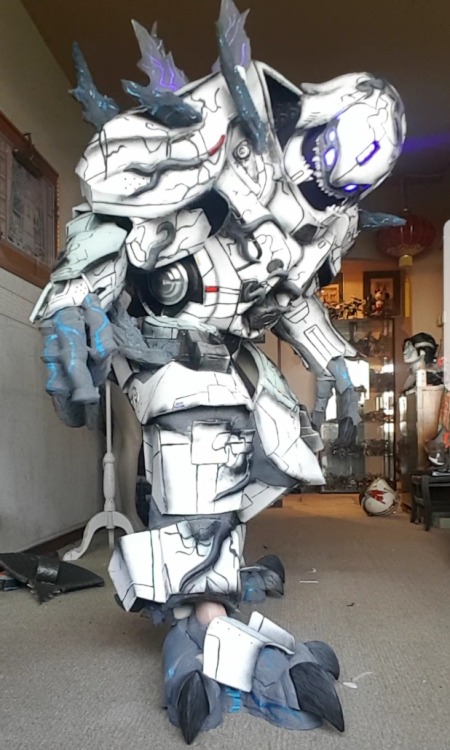 crescent31: Did someone say Kaiju? No? Oh too bad.Because here is my finished Drone Jaeger Kaiju from Pacific Rim Uprising!All made out of EVA and Upholstery foam~