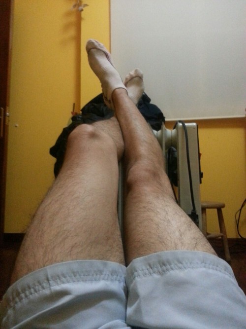 foreverfree24:  Should I shave my legs? My legs look terrible today  Piernas perfectas!