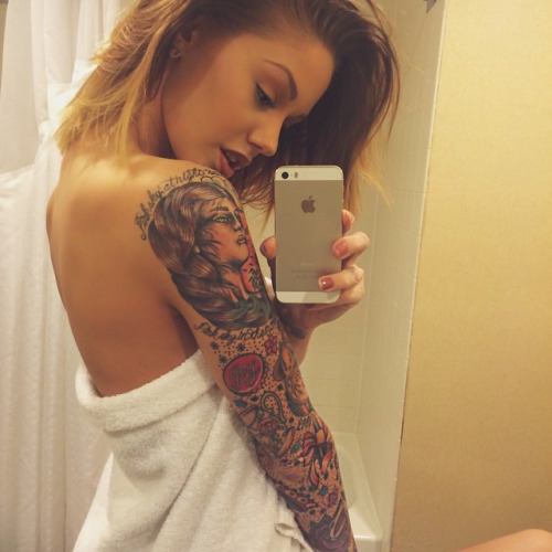 i-always-bet-on-inked-girls:  I Always Bet On Inked Girls