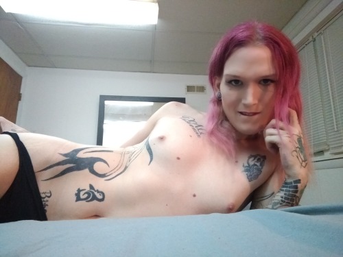 bitch-daddy:  imvioletmeadows:  Pt 3  What a yummy ass. I’d love to bury my face in it.