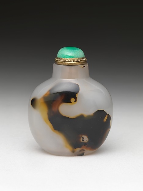 Snuff Bottle with Image of a Tiger, Quing dynasty, late 18th–early 19th centuryChalcedony with