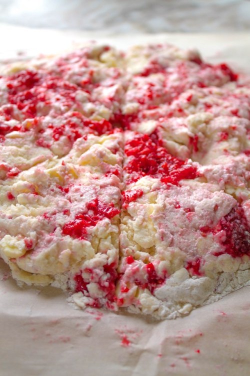 fullcravings:Rasbperry White Chocolate Scones 