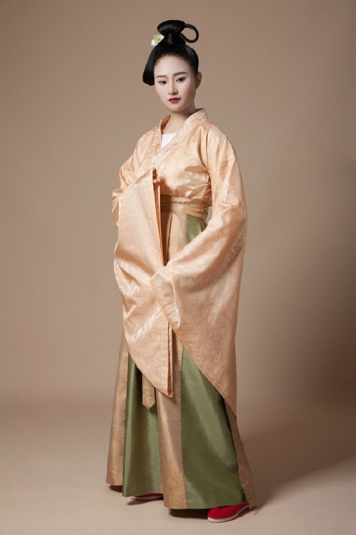 changan-moon:Traditional Chinese hanfu by 裝束與樂舞 and 桑纈