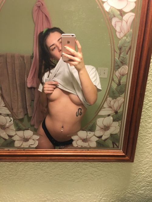 XXX petitequeen:  the bad girl needs a tummy photo