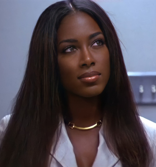  Kenya Moore in “Trois” (2000). 