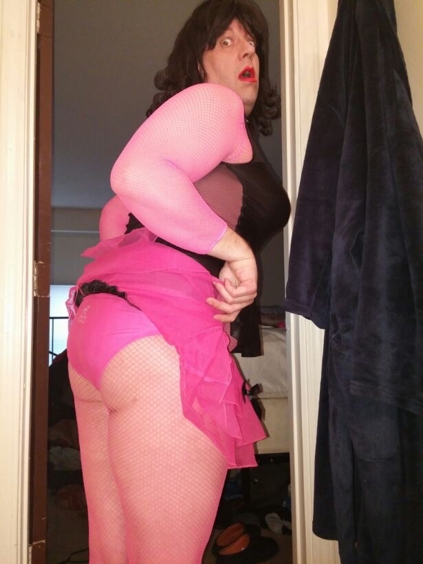 goacceptyourfate:  Horny slut Amber knows she will never measure up so why not dress