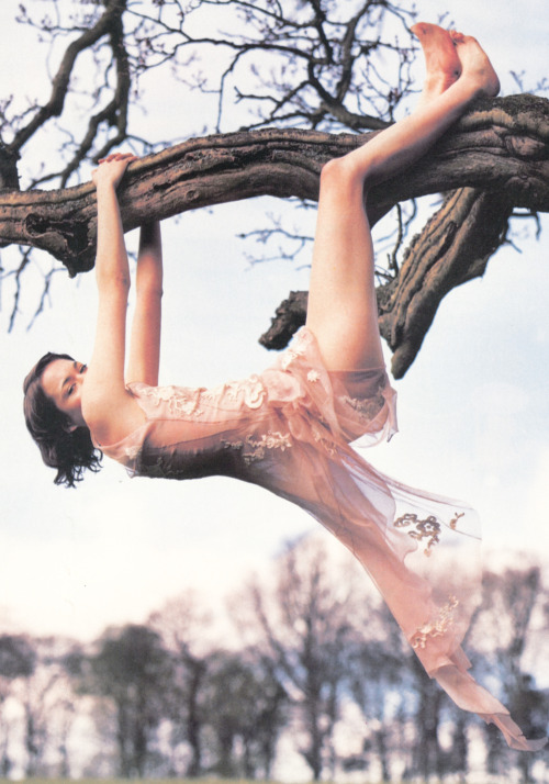 bienenkiste:Shalom Harlow by Tim Walker for Blumarine adult photos