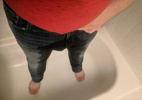 bi-omo-guy: This is the first wetting I have ever posted. Was thinking of taking video, but I was al