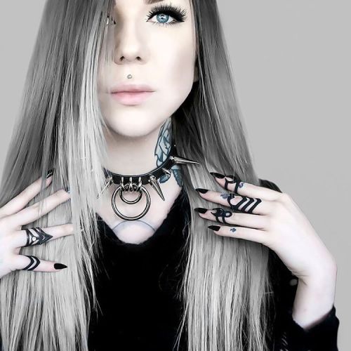 Kendra choker in black And rings by @rogueandwolf all available at WWW.PINKMILKSWEDEN.COM