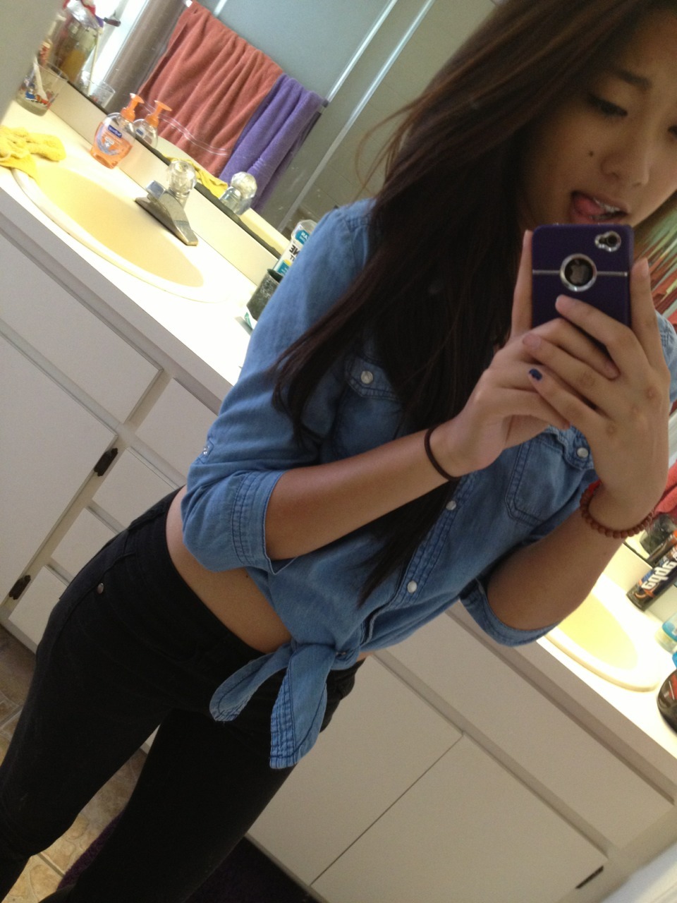 dayumitsmelissa:  unslain:  dayumitsmelissa:  Cam whoring while my family is getting