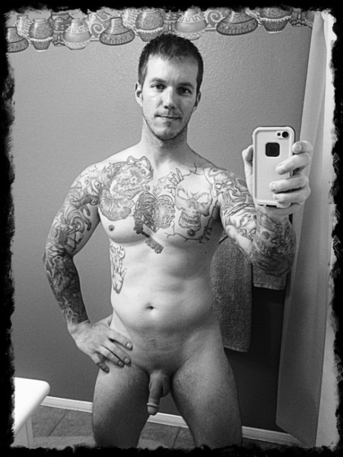 creampie-spotter:  Nice hot man, nice ink, nice cock, clean shaved, hot ass!! shitilikeandafewofme:  33 year old. Las Vegas, NV  