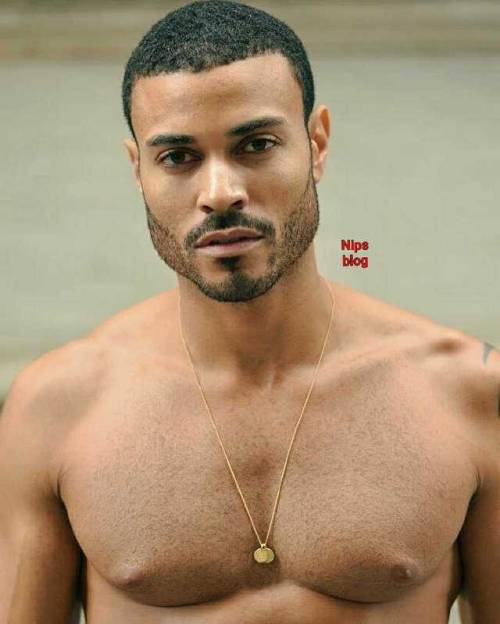 urlipsmynips:  That jaw line