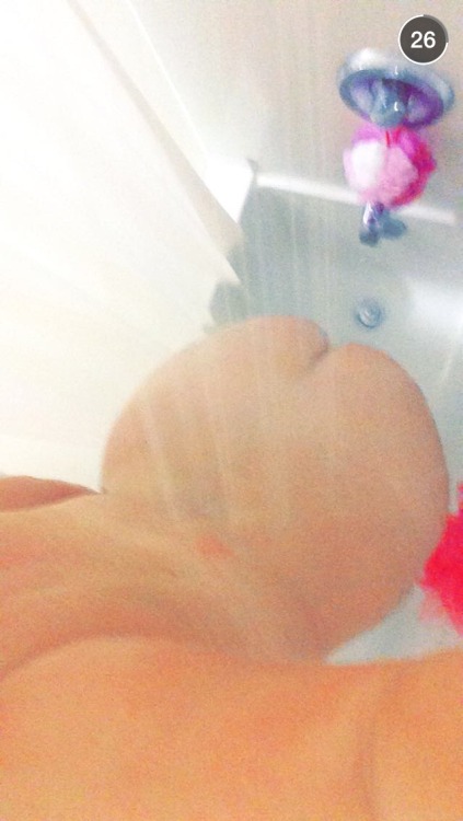 classynakedlady:  Shower things