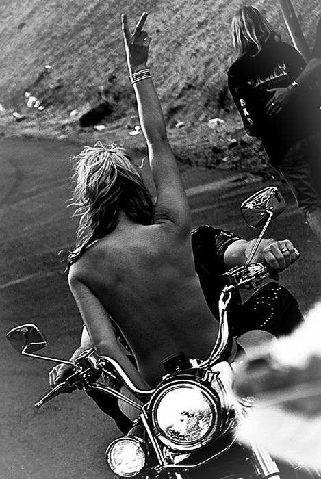 Le donne particolari&hellip; amano moto particolari!!! -MURO