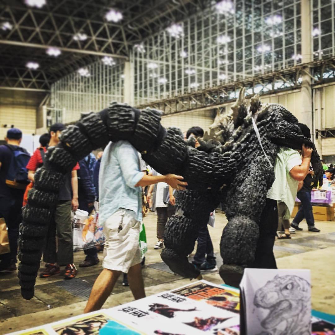 Had a great time at Wonder Festival… But things got out of hand when Godzilla had one to many Sake-Bombs and they had to carry him out… Awkward.
#Godzilla #Gamera #Ultraman #Gojira #Kaiju #ゴジラ #ガメラ #ウルトラマン #faceoff #faceoff8 #faceoffsyfy #sketch #art...