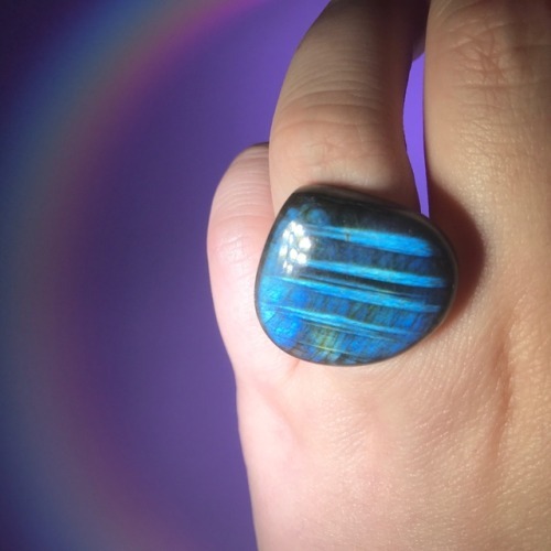 flashy blue labradorite ring~snag it here *:･ﾟ✧