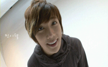 jungminsjuliet:  9 adorable gifs of Park Jungmin. ^^ 
