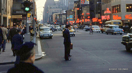 fuckyeahvintage-retro:  New York City, 1955 © Dave Gelinas