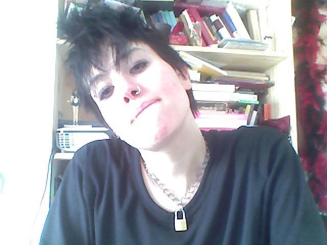 Kinda look like Nicky Wire in here, and I feel unapologetically self-flattered :P