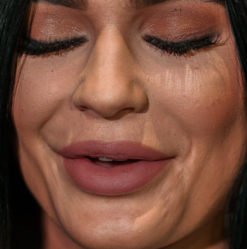 generally:celebritycloseup:kylie jennerI thought this was big ang