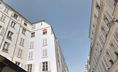 juipiter:kooksarecool:apartment with orange blinds in paris this is me taking a stroll on google str