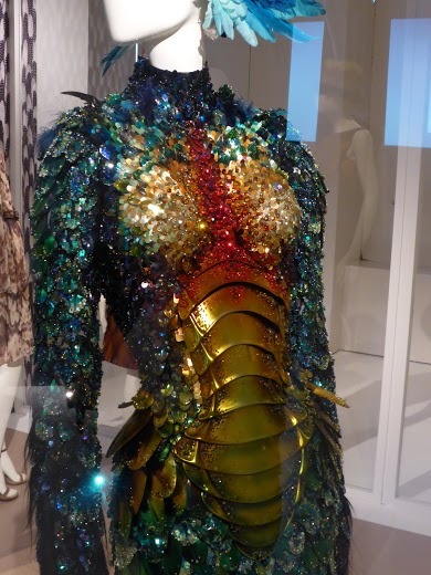 thecarvingwitch:  neverending-fairytale:  Saw my all time favourite dress. Great