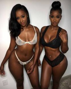 thickerbeauties:  Two beauties! 😍😍😍