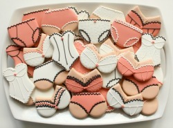 sweetoothgirl:  Easy Lingerie Cookies   