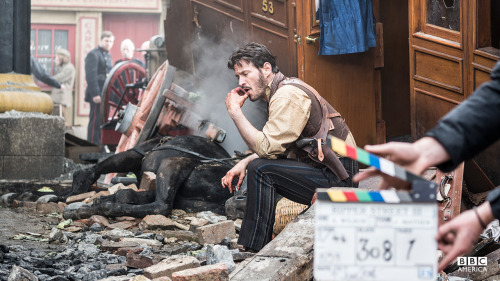 (via On Set With The ‘Ripper Street’ Cast | Photo Galleries | Ripper Street | BBC America) Having ju