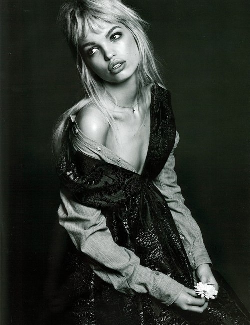 lovelostfashionfound:Daphne Groeneveld - Twin Magazine