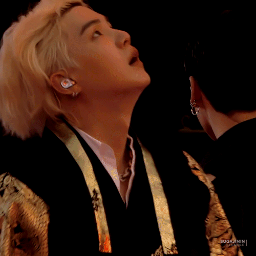 HE IS SO HOT FOR THIS (cr. @/joonie)