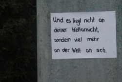 rap-verse:und es liegt nicht an deiner weltansicht, sondern viel mehr an der welt an sich. -alligatoah