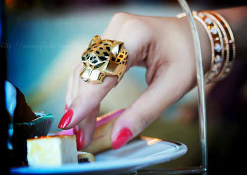 cartier panther ring on hand