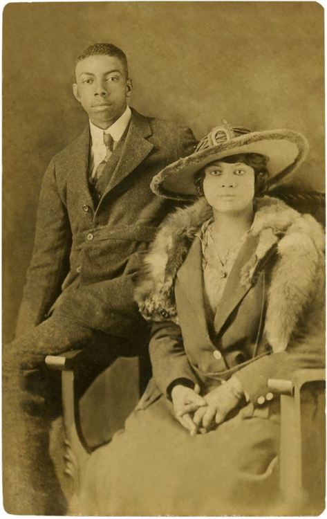 vintagebrides:Possibly an engagement photo, 1910′s