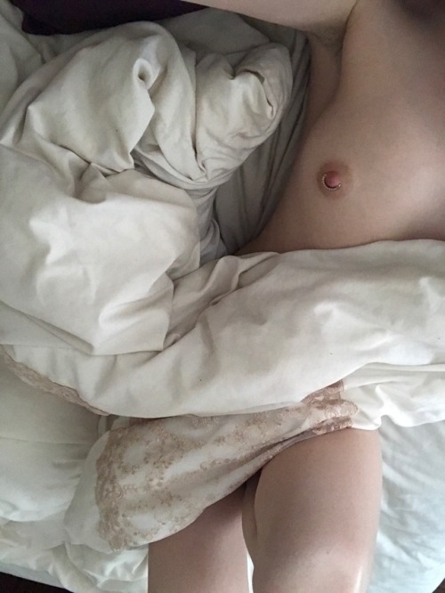 i-hate-the-beach:  sleepy (these are old) porn pictures