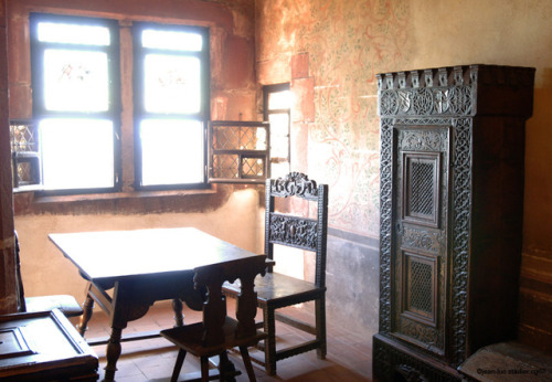 Rooms with oriel windows in the first and second floors of theChâteau du Haut-Kœnigsbourg (Alsace, F