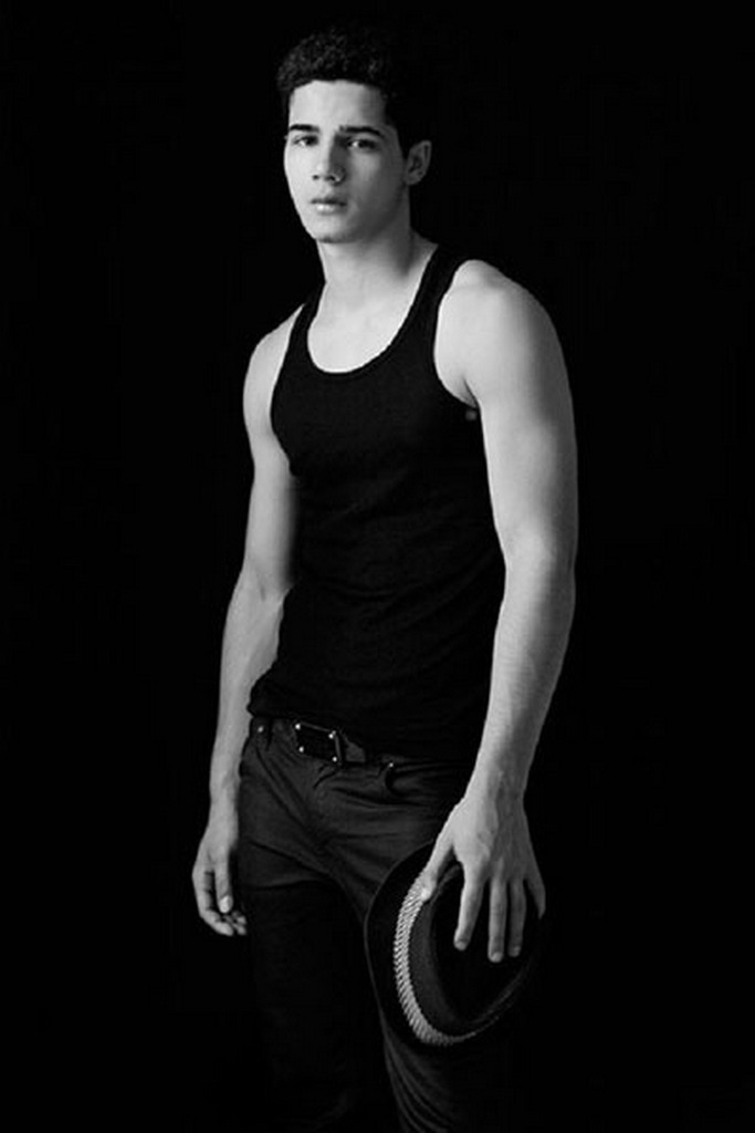 iamyourfriendd-blog:Sexy Jordan Torres