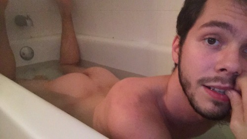newyorkcityhomo: wheresthegunemoji: Rub a dub dub Would you guys do me a favor, please get this pict