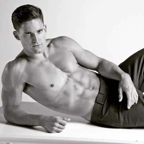 Looks like lately many a photog has his lens on stunner @sean_francis27, but I’m digging this 
