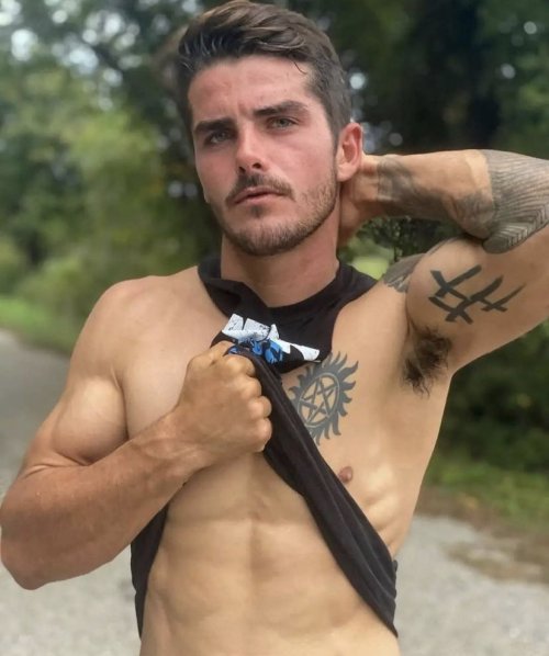 https://64.media.tumblr.com/d487f14ebf877f7cf82292e0cfa8e72b/23f4987edf60a47e-fb/s500x750/d71ee23bc61d7587977973a6ac81e053b35e7e2a.jpg
