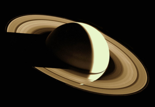 humanoidhistory: Planet Saturn, observed by NASA’s Voyager 1 probe on November 16, 1980.