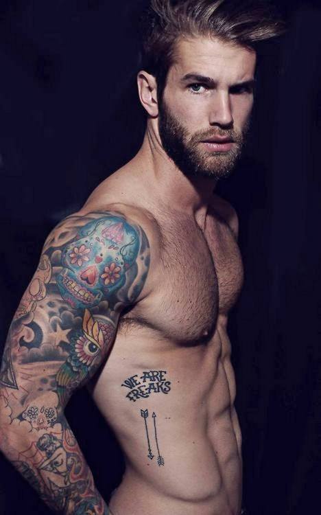 hunkopedia:  Follow Hunk’o’pedia for more hot guys!