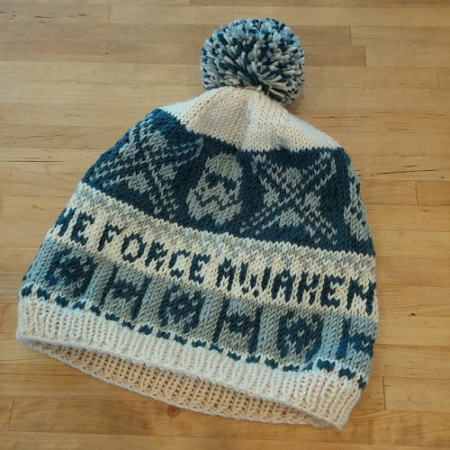 fuckyeahgeekknits:The Force Awakens HatFree pattern on Ravelry