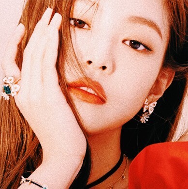 ⋆ jennie kim + like/reblog thank u + jennie in red is super hot.