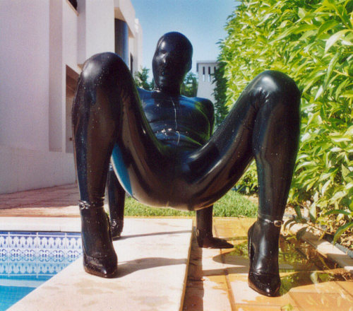 myrubberaddiction:  I want to be that my future!
