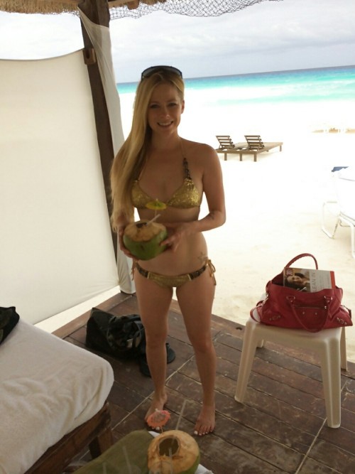 Porn photo stolenpicsonly:  Avril Lavigne leaked pics