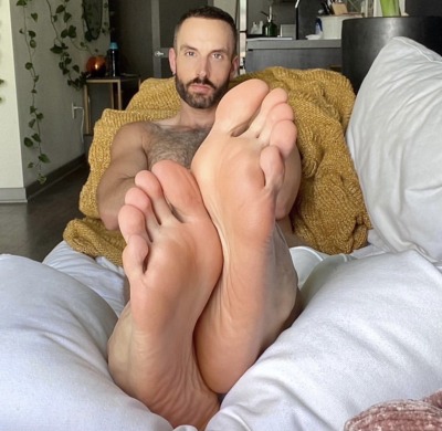 malefootcentral: