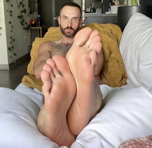 malefootcentral: