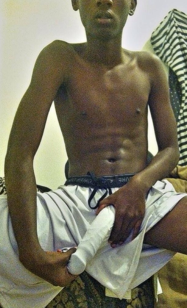 jupiterzcrown:st8hoodshit:  St8 nigga off Twitter ( dat dick tho)  Skinny niggaz