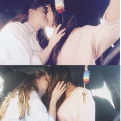 the-inspired-lesbian:  👭